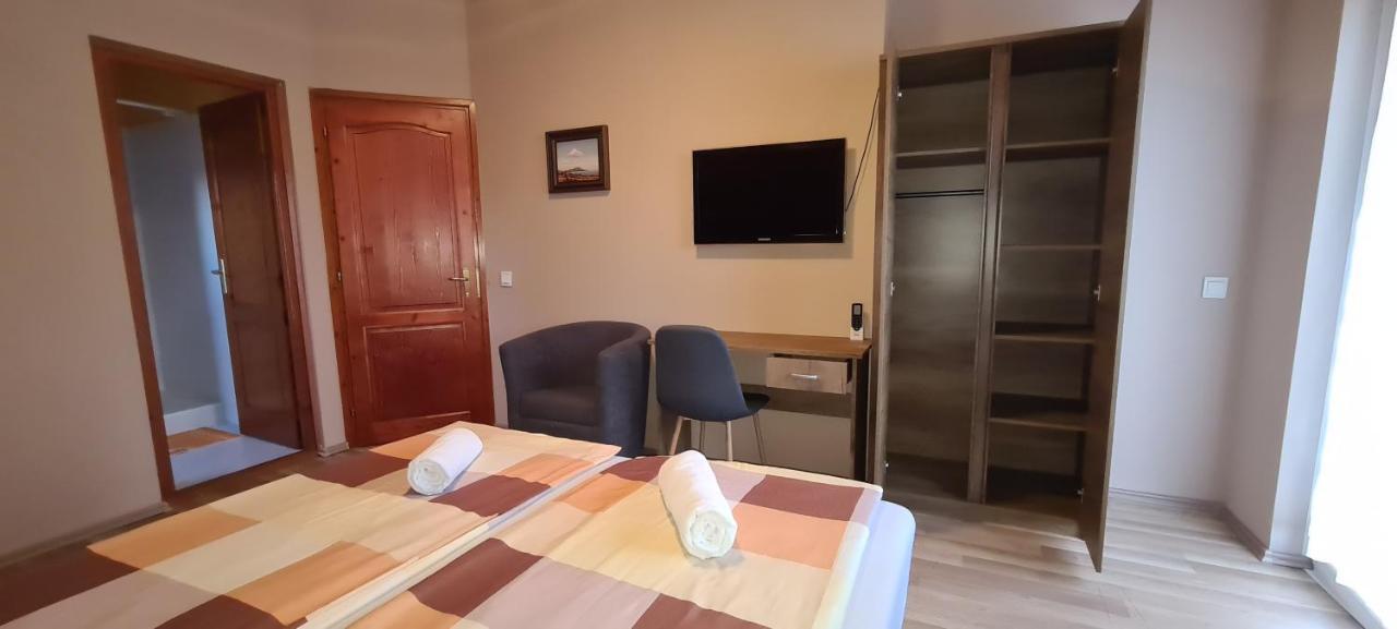 Hajas Familia Kiado Szobak Balatonmáriafürdő 외부 사진